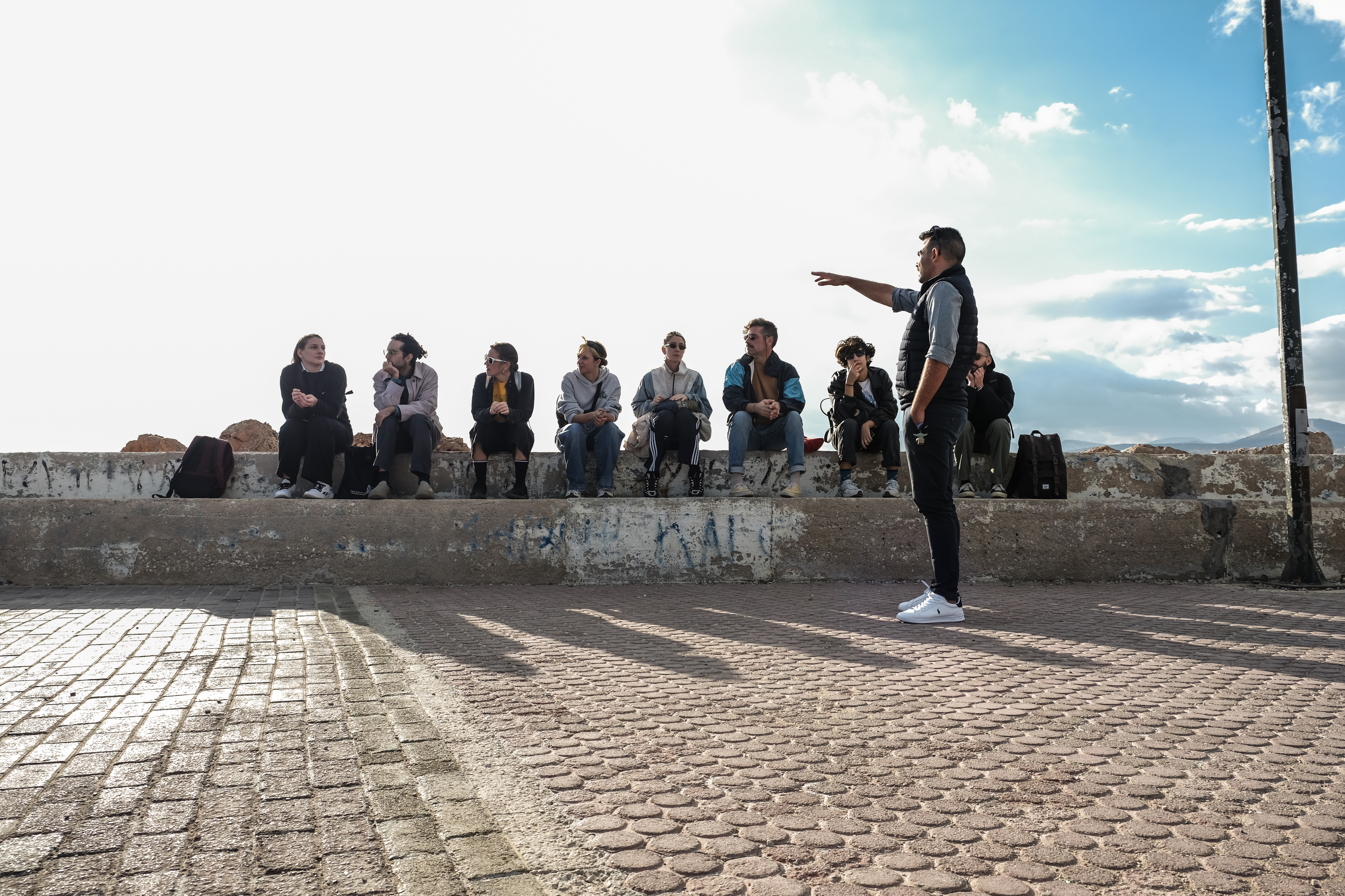 Περπατώντας (σ)το Παρελθόν, Χορεύοντας προς το Μέλλον